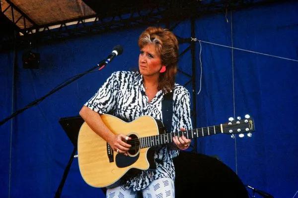 Bonnie Raitt - Newport 1987